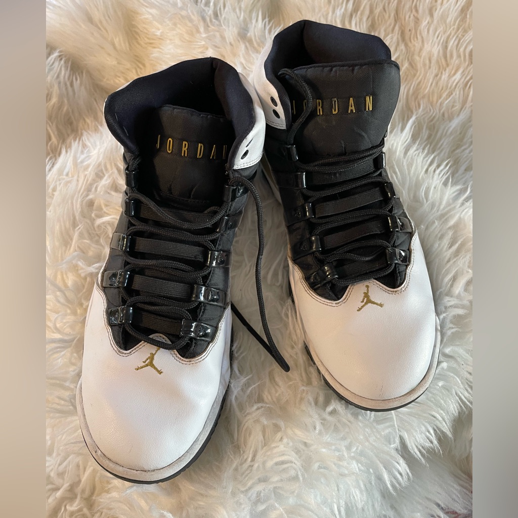 Nike Air Jordan Max Aura ‘White, Black Gold’ Basketball Shoes. Size 10.5.